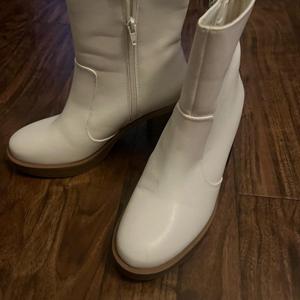 Chic White Heeled Boots for Women